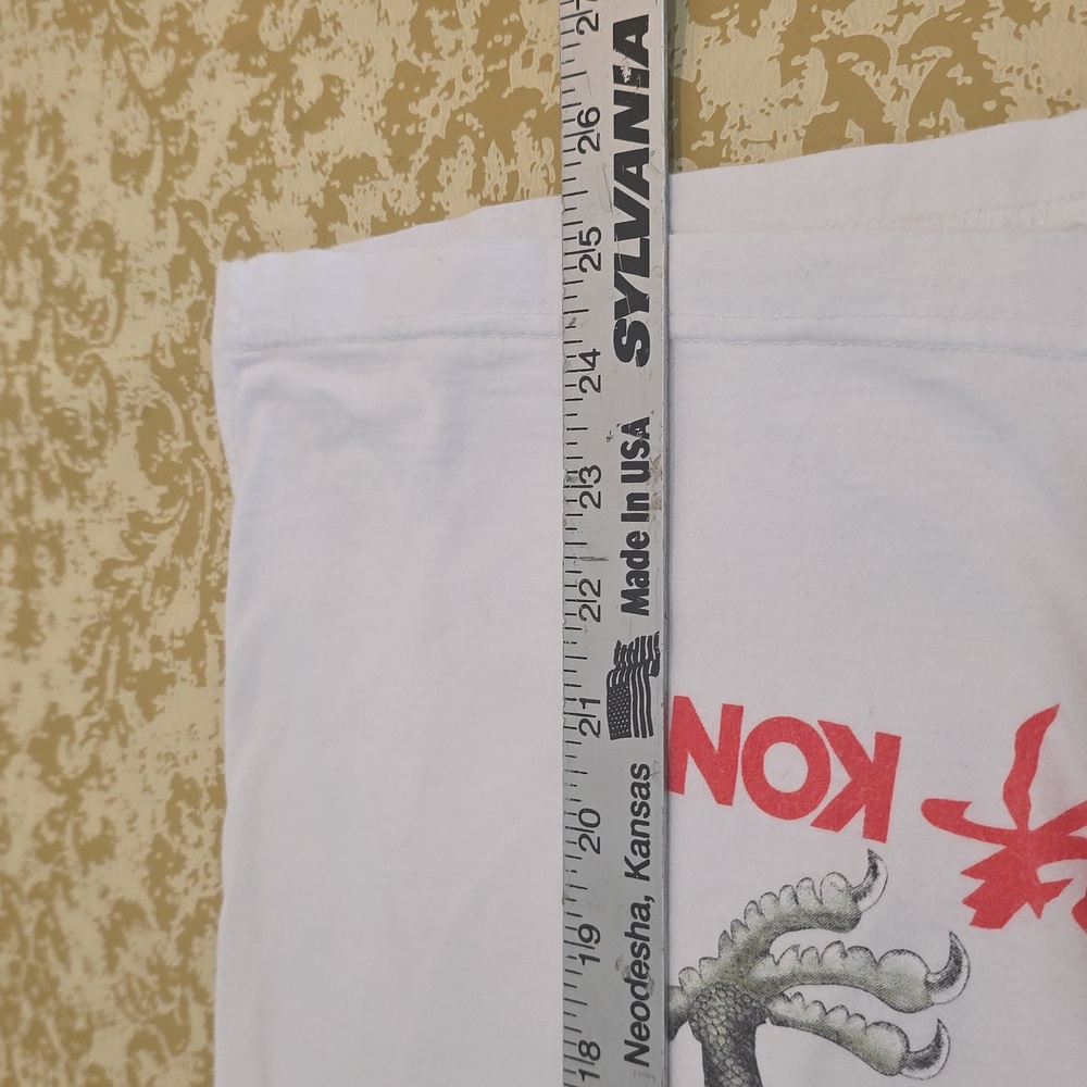 Vintage Hong Kong dragon graphic T-shirt.  - Picture 7 of 7